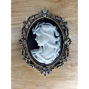 Vintage-Inspired Victorian Style Cameo Pendant With Ornate Metal Frame & Rhinest
